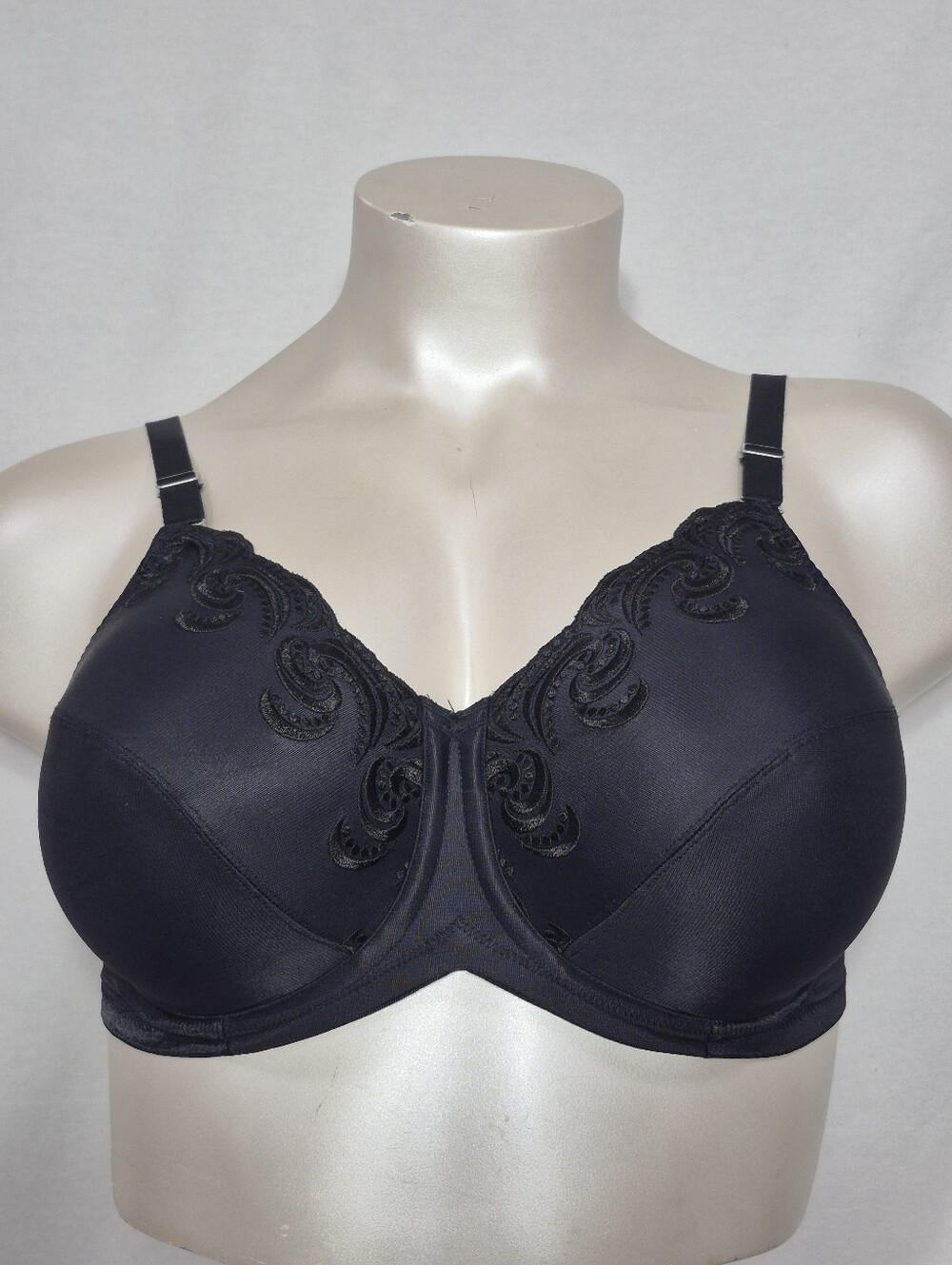 36DD Lilyette 417 Embroidered Minimizer Underwire Bra Black